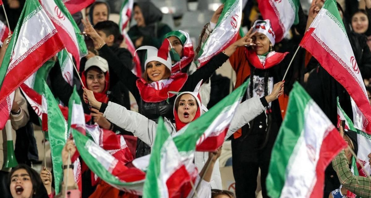 Irán permite que asistan mujeres a partido de futbol internacional
