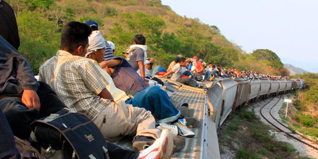 México autoriza el paso de inmigrantes por su territorio hasta la frontera con EU