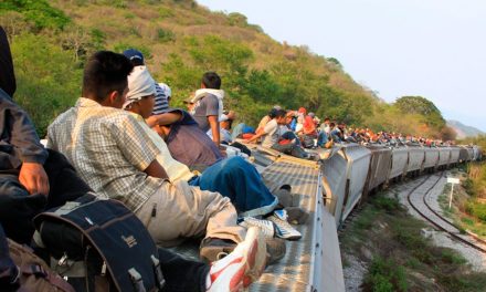 México autoriza el paso de inmigrantes por su territorio hasta la frontera con EU