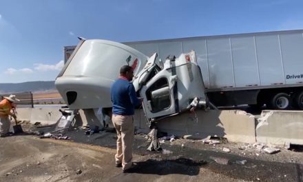 Muere conductor que volcó en la carretera 57