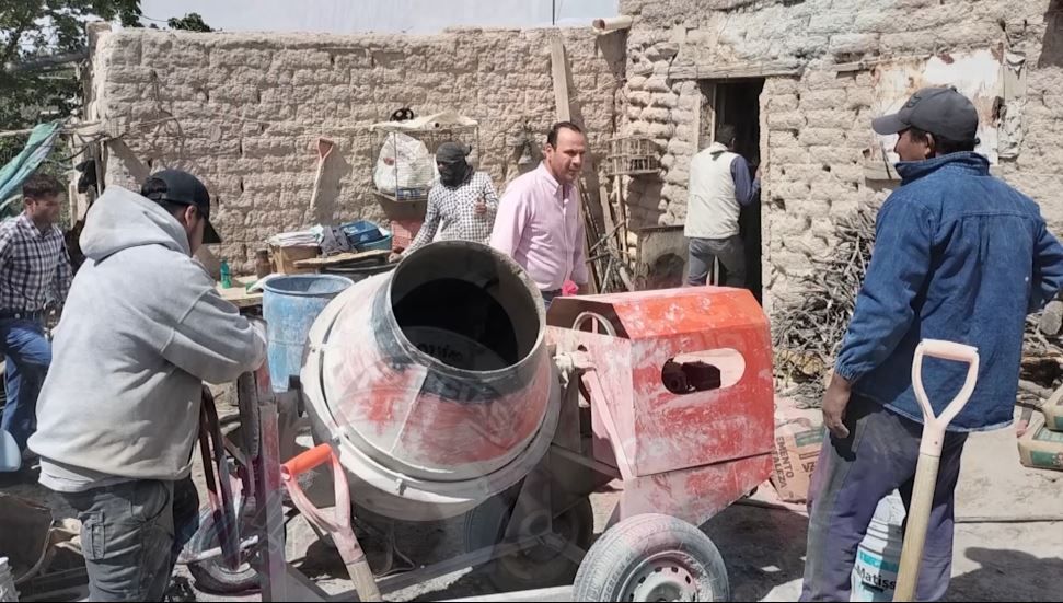 Arranca alcalde el programa ‘Piso Firme’ en Parras de la Fuente