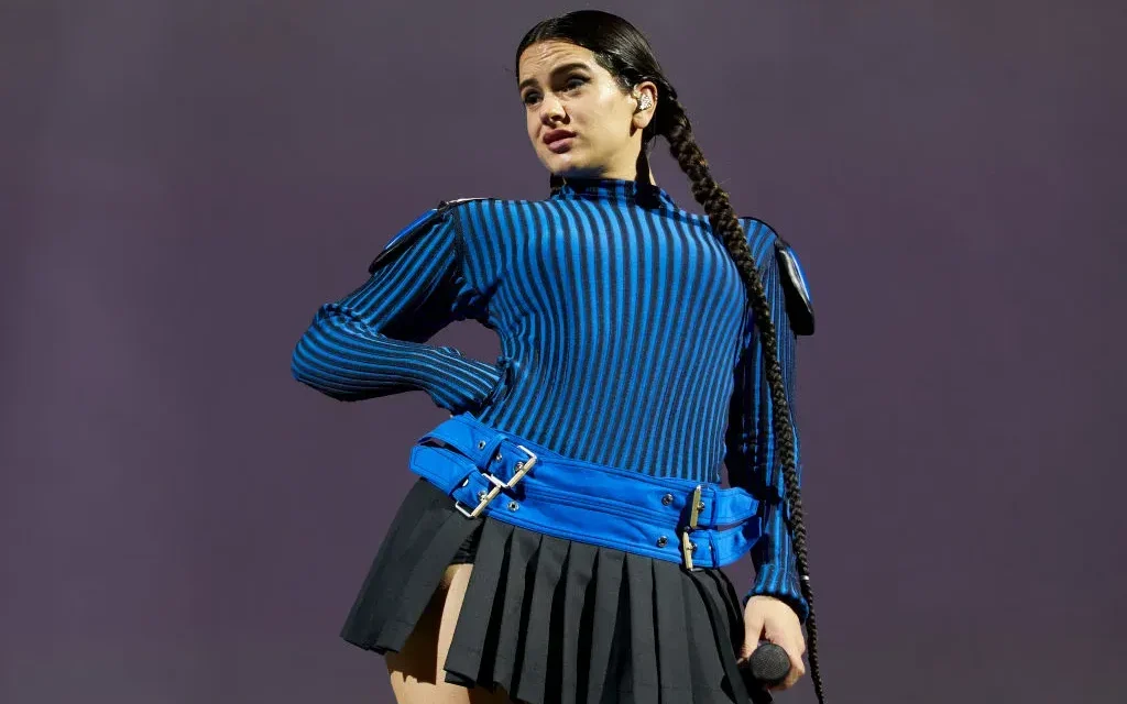 Micrófono de Rosalía se enciende por error y esto les dijo a sus bailarines (video)