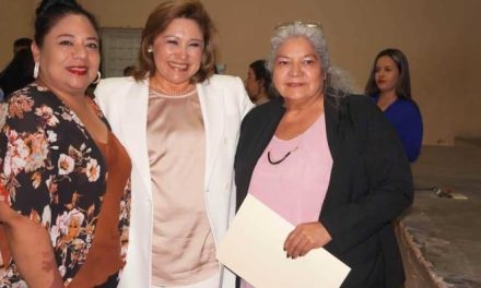 Entregan constancias de cursos del ICATEC en Sabinas