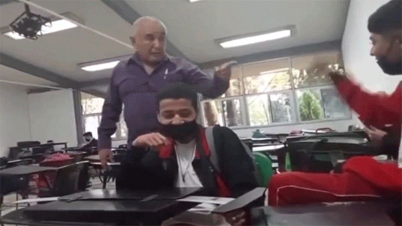 Video: Profesor del CBTis en Hidalgo reta a su alumno a ‘darse un tiro’