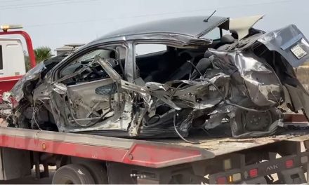 Se salva de milagro en la Saltillo-Torreón tras ser impactado por dos tráileres