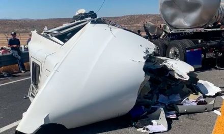 Trailero se encuentra al borde de la muerte tras choque en la autopista Saltillo-Torreón
