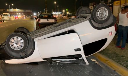 Saltillo: vuelca en bulevar Fundadores, alegó que le cerraron el paso