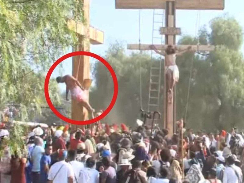 Se desmaya actor que interpretaba a Dimas en Viacrucis de Iztapalapa (video)