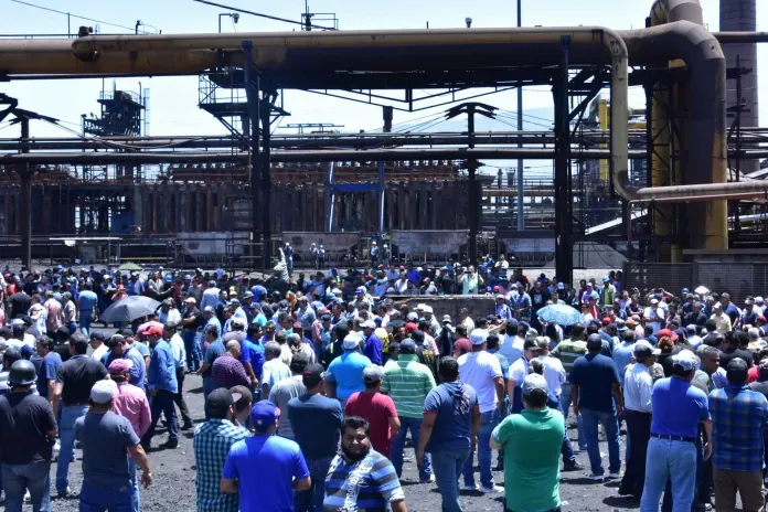 Obreros toman las instalaciones de AHMSA
