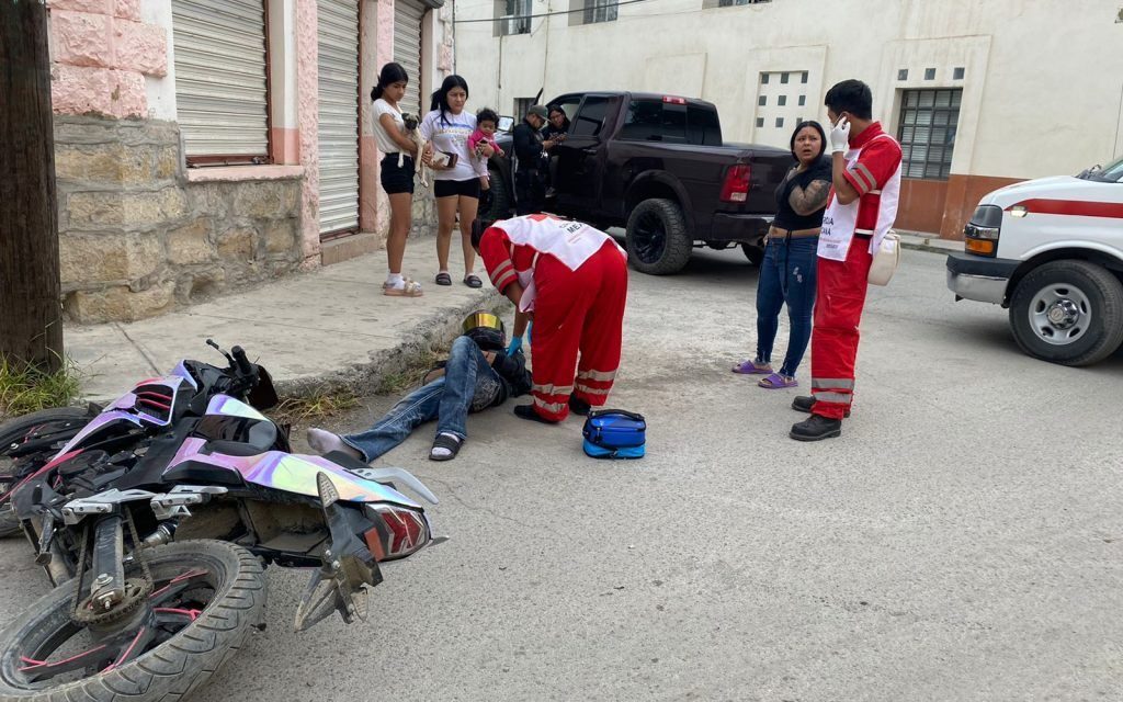 Embisten en Múzquiz a menor motociclista