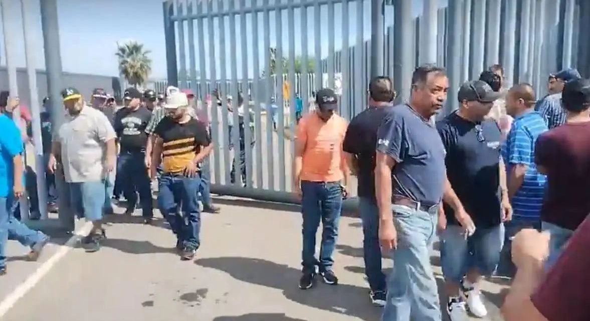 Protestan mineros de Minosa