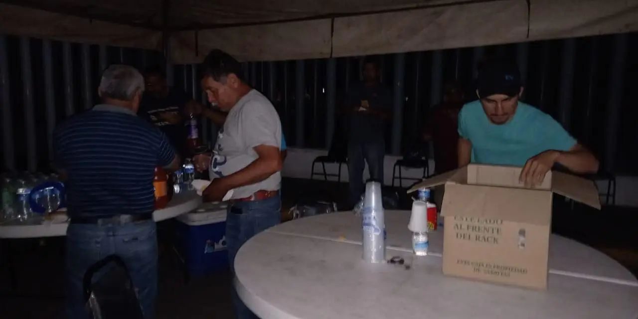 Apoyan pobladores plantón en Minosa