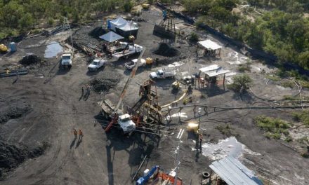 Rescate en El Pinabete se acercan a los cuerpos
