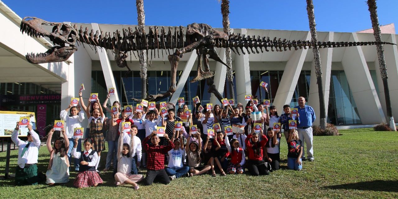 Niñas y niños de Monclova presentan libro de cuentos