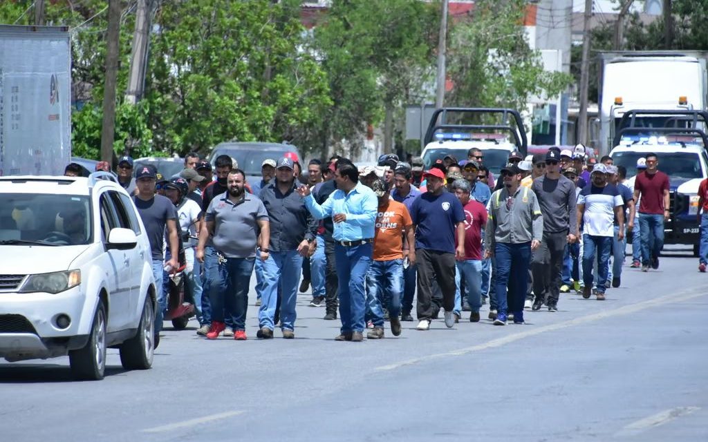 Amagan con bloqueo en AHMSA