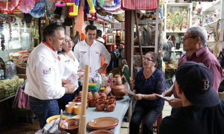 Lenin Pérez visita el Mercado Juárez