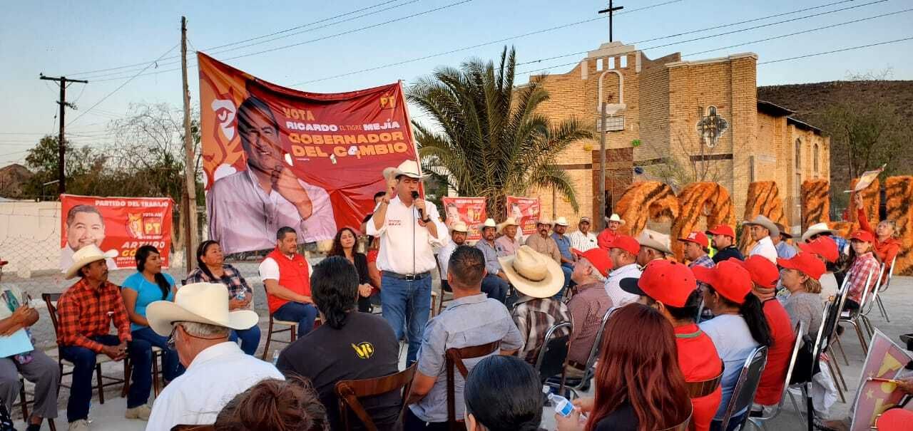 Mejía recorre los distritos 12 y 13