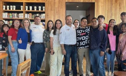 Lenin Pérez lleva propuestas a jóvenes