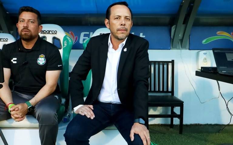 Santos Laguna despide a Eduardo Fentanes