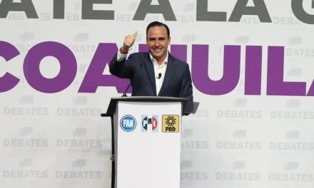 Manolo Jiménez presenta propuestas en primer debate