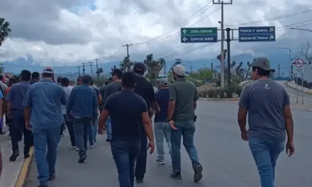 Empleados de AHMSA vuelven a manifestarse