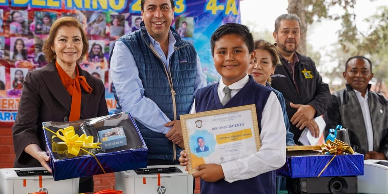 Supervisa Chema Morales entrega de apoyos a estudiantes de Ramos Arizpe