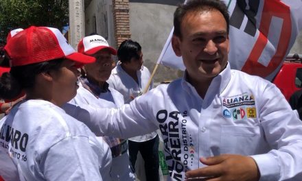 Visita Álvaro Moreira la colonia Hidalgo de Saltillo