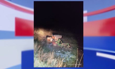 Hombre pierde la vida aplastado luego de que su tractor le cayera encima en Arteaga