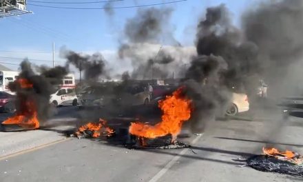 Trabajadores de AHMSA toman la carretera 57; exigen pago de su salario y otras prestaciones atrasadas