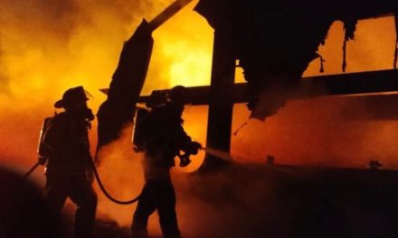 Se incendia vehículo nodriza en el libramiento Norponiente de Ramos Arizpe