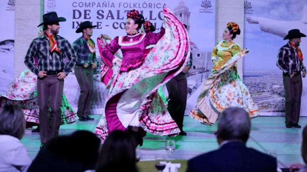 Presentan Compañía Folklórica de Saltillo Ixtle-Coahuila
