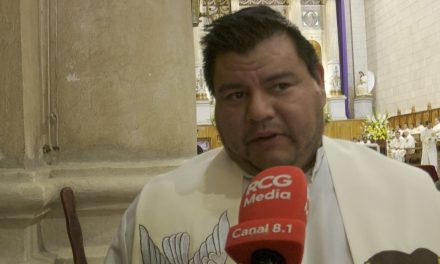 Cumplen católicos con devoción; durante el jueves visitaron los siete templos