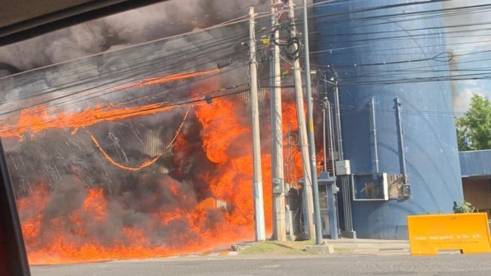 Se incendia subestación eléctrica en carretera México-Toluca