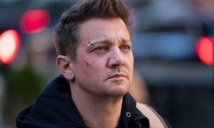 Tras accidente, Jeremy Renner disfruta de unas merecidas vacaciones