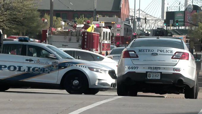 Hombre realiza un tiroteo en banco de  Louisville, Kentucky donde mueren 5 personas