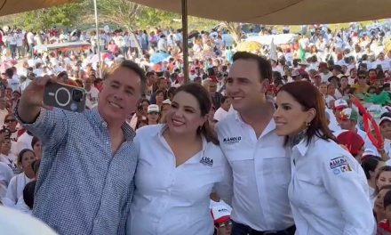 Manolo Jiménez Salinas reúne a miles en Ciudad Acuña