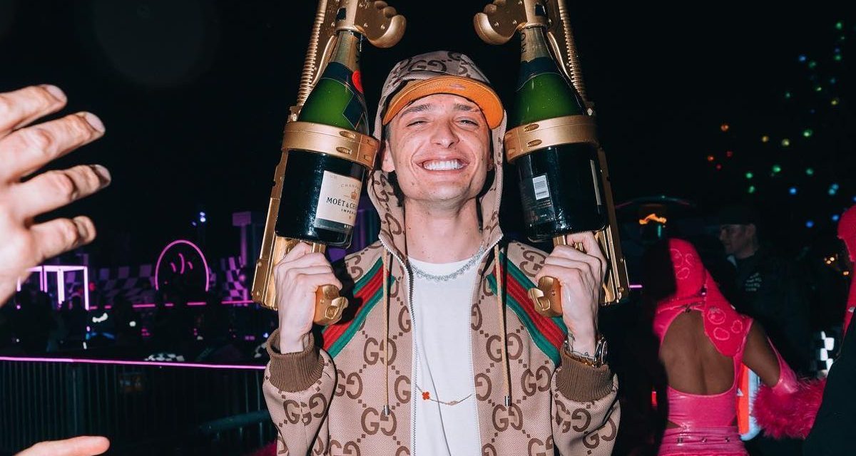En la cima; Peso Pluma llega al festival Coachella
