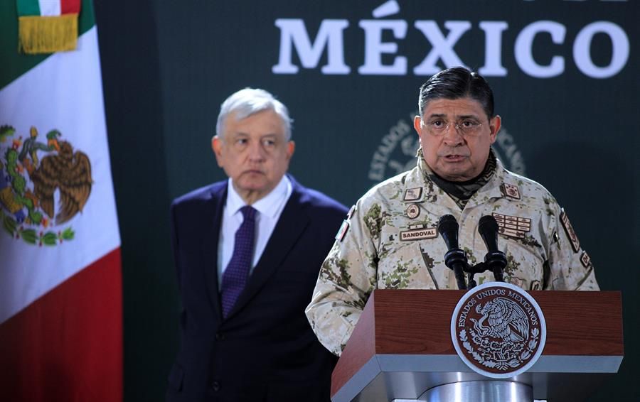 Destapan los lujosos viajes del general Luis Cresencio al extranjero con su familia