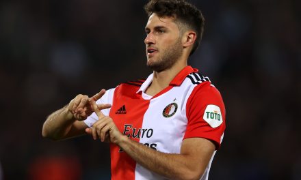 Santi se luce con gol y asistencia en la victoria del Feyenoord por 5-1 ante el Waalwijk