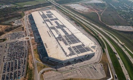 Son necesarios los vuelos comerciales ante la llegada de TESLA a Santa Catarina