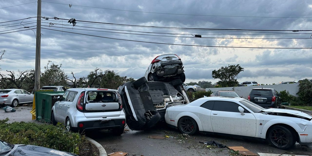 Video: Así fue el aterrador paso de un tornado en la Florida
