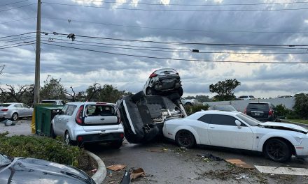 Video: Así fue el aterrador paso de un tornado en la Florida