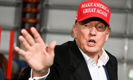 Abogados confían en desestimación de las acusaciones contra Trump