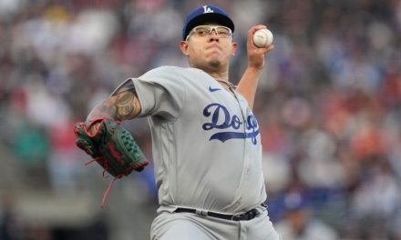 Julio Urías está cerca de obtener el contrato más caro de un deportista mexicano