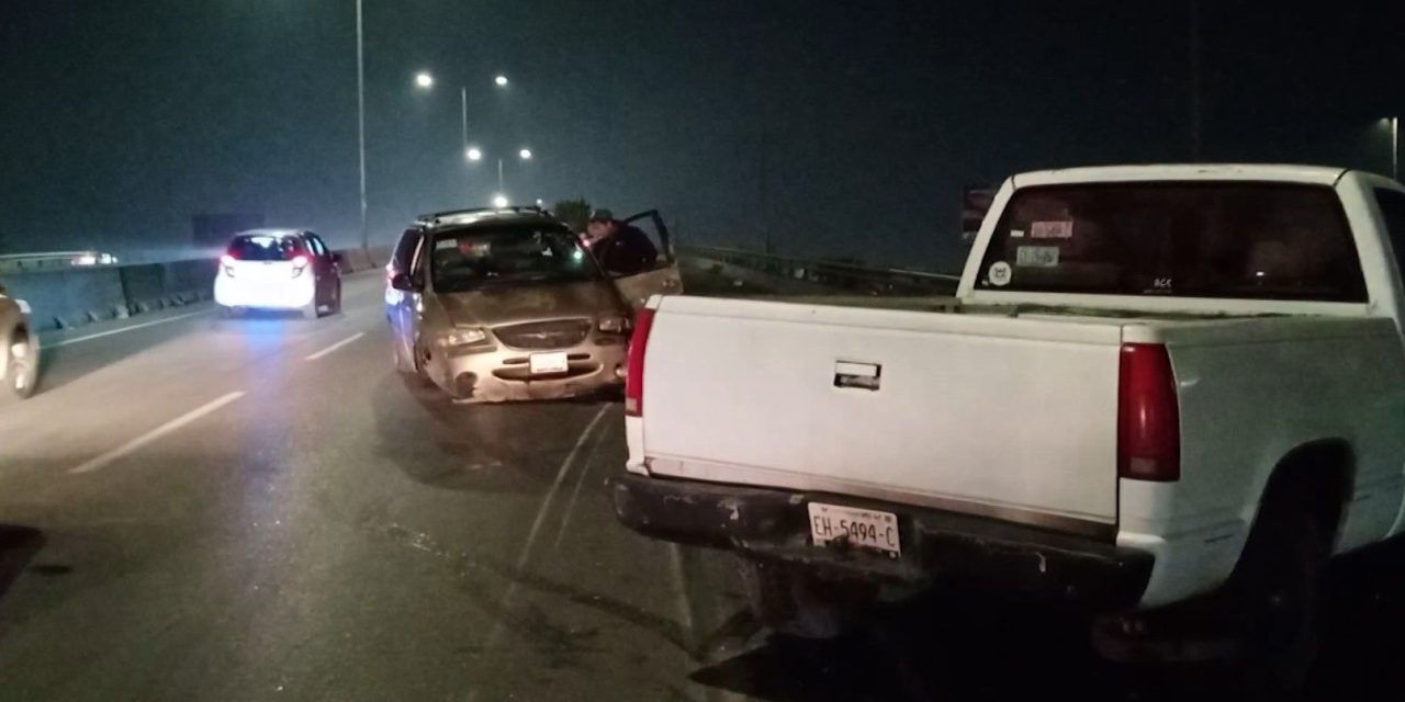 Saltillo: Escapa de un choque y termina volcando su camioneta en Fundadores