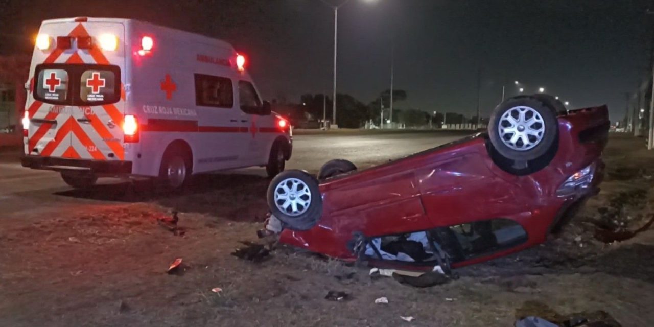 Saltillo: Joven sufre una aparatosa volcadura y lesiona a sus amigos