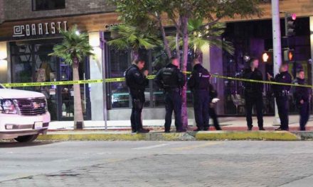 Tijuana: Tras atentado en bar, delincuentes arrojan a hombre herido frente a la FGE