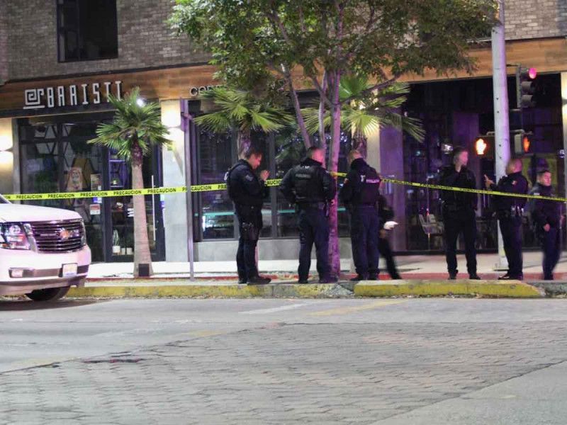 Tijuana: Tras atentado en bar, delincuentes arrojan a hombre herido frente a la FGE
