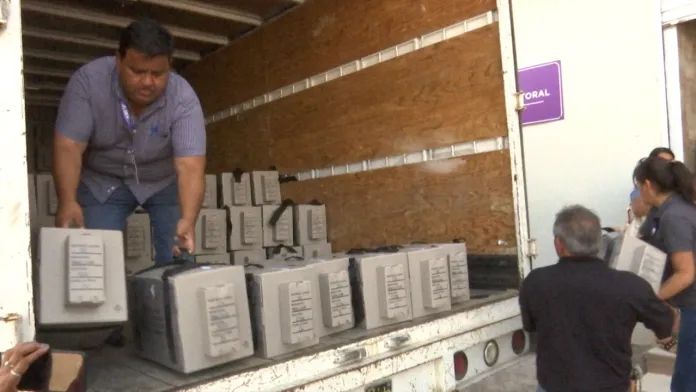 Llegan a región Centro paquetes electorales