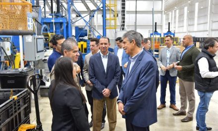 Suma Acuña 53 mil empleos en la industria